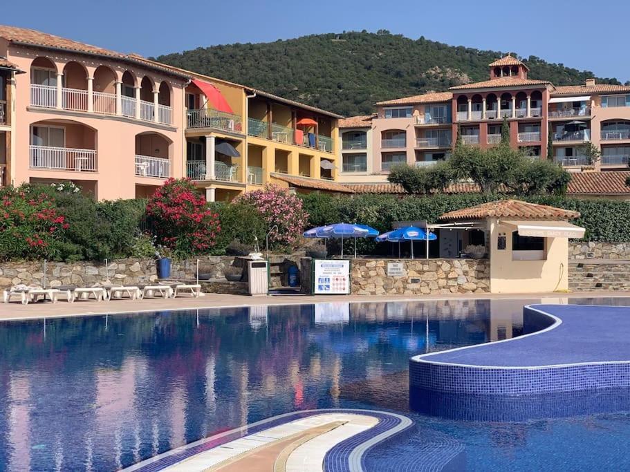 Beau 2 Pieces, Magnifique Vue Et Piscine