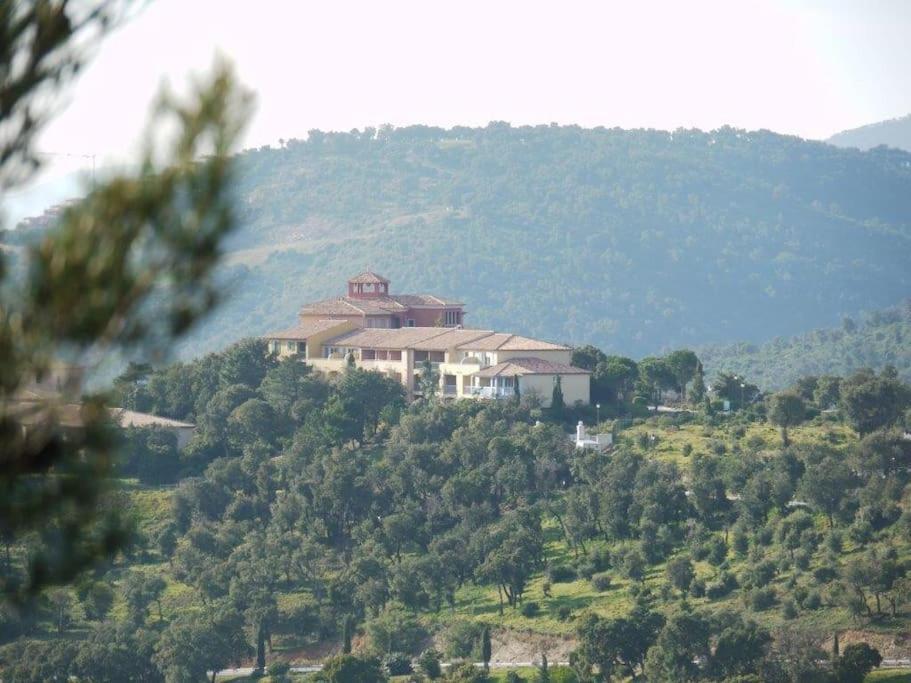 Beau 2 Pieces, Magnifique Vue Et Piscine Les Issambres