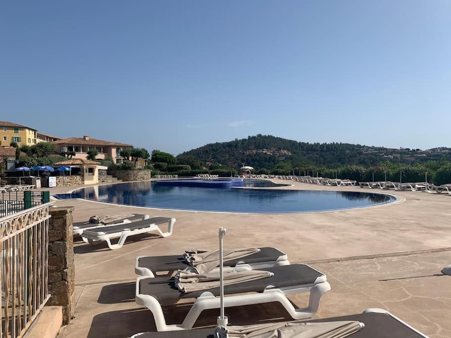 Beau 2 Pieces, Magnifique Vue Et Piscine Appartamento