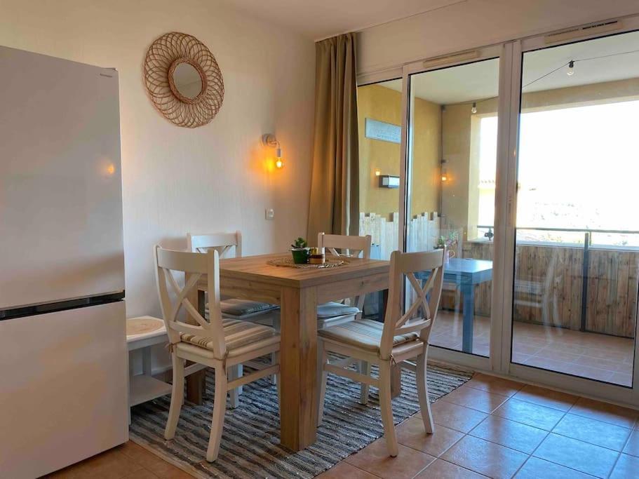 Beau 2 Pieces, Magnifique Vue Et Piscine * Les Issambres
